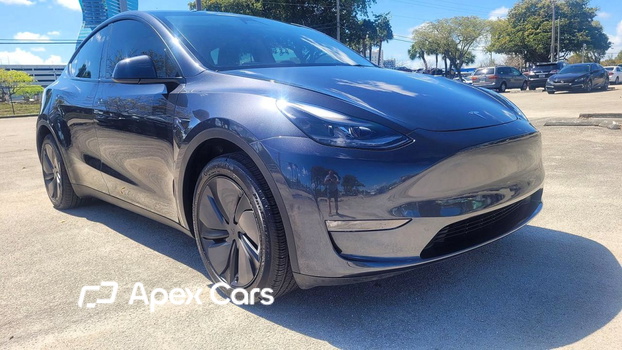 Tesla Model Y 2025 - Image 1 of 12