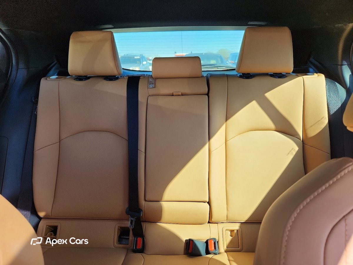 Lexus UX 2024