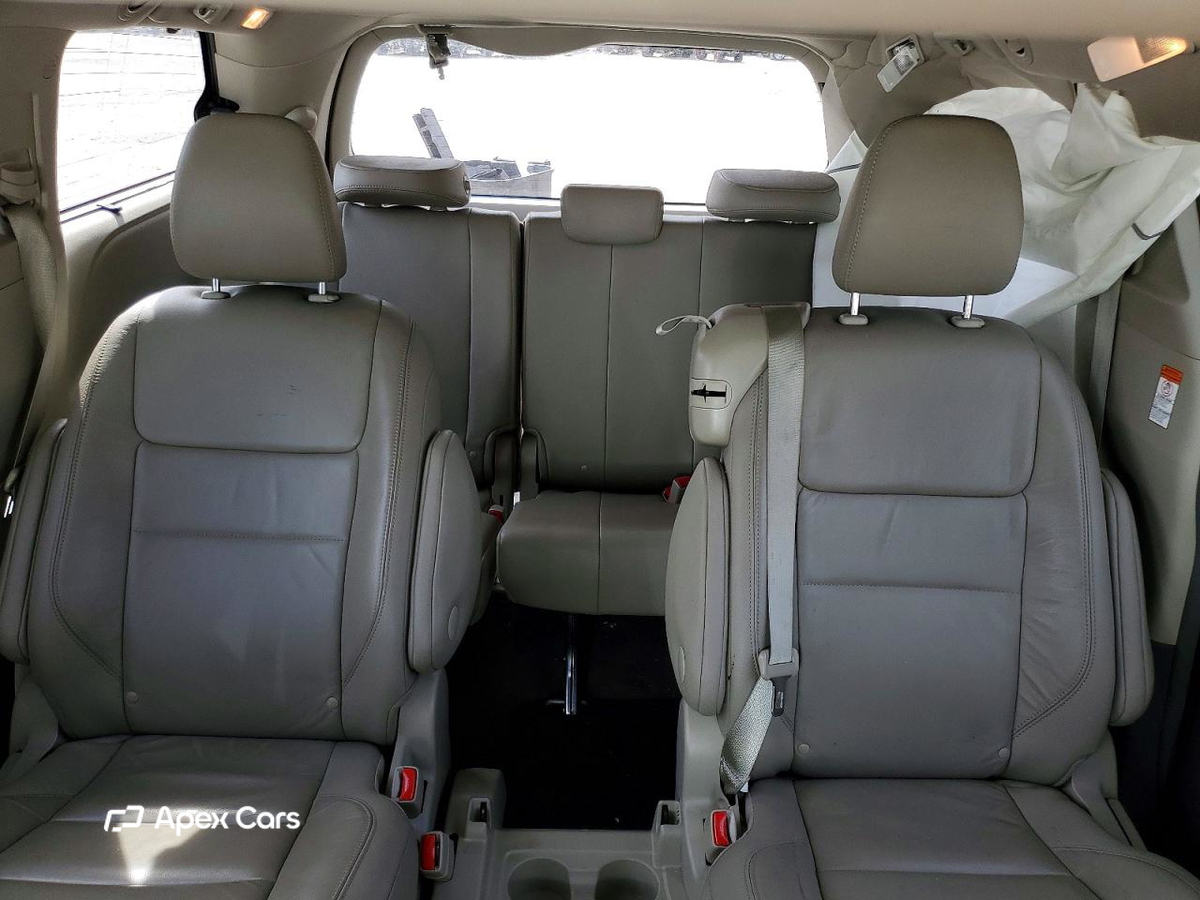 Toyota Sienna 2016