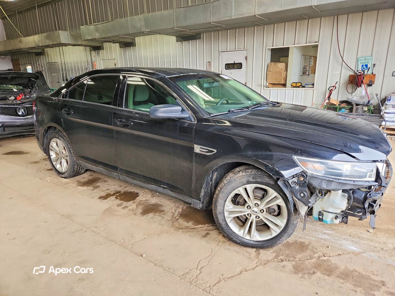 Ford Taurus 2016