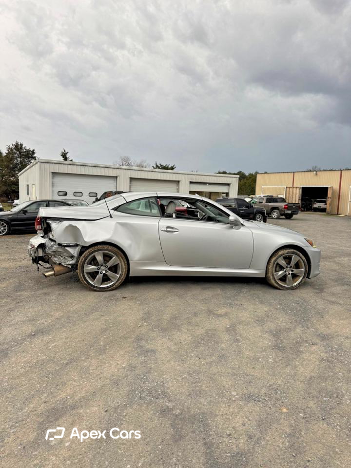 Lexus IS 2011