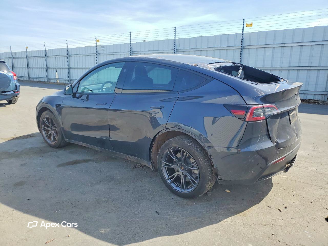 Tesla Model Y 2025