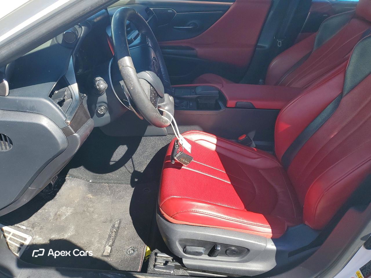 Lexus ES 2019
