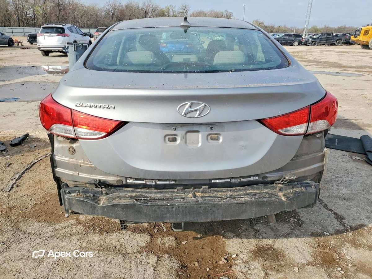 Hyundai Elantra 2012