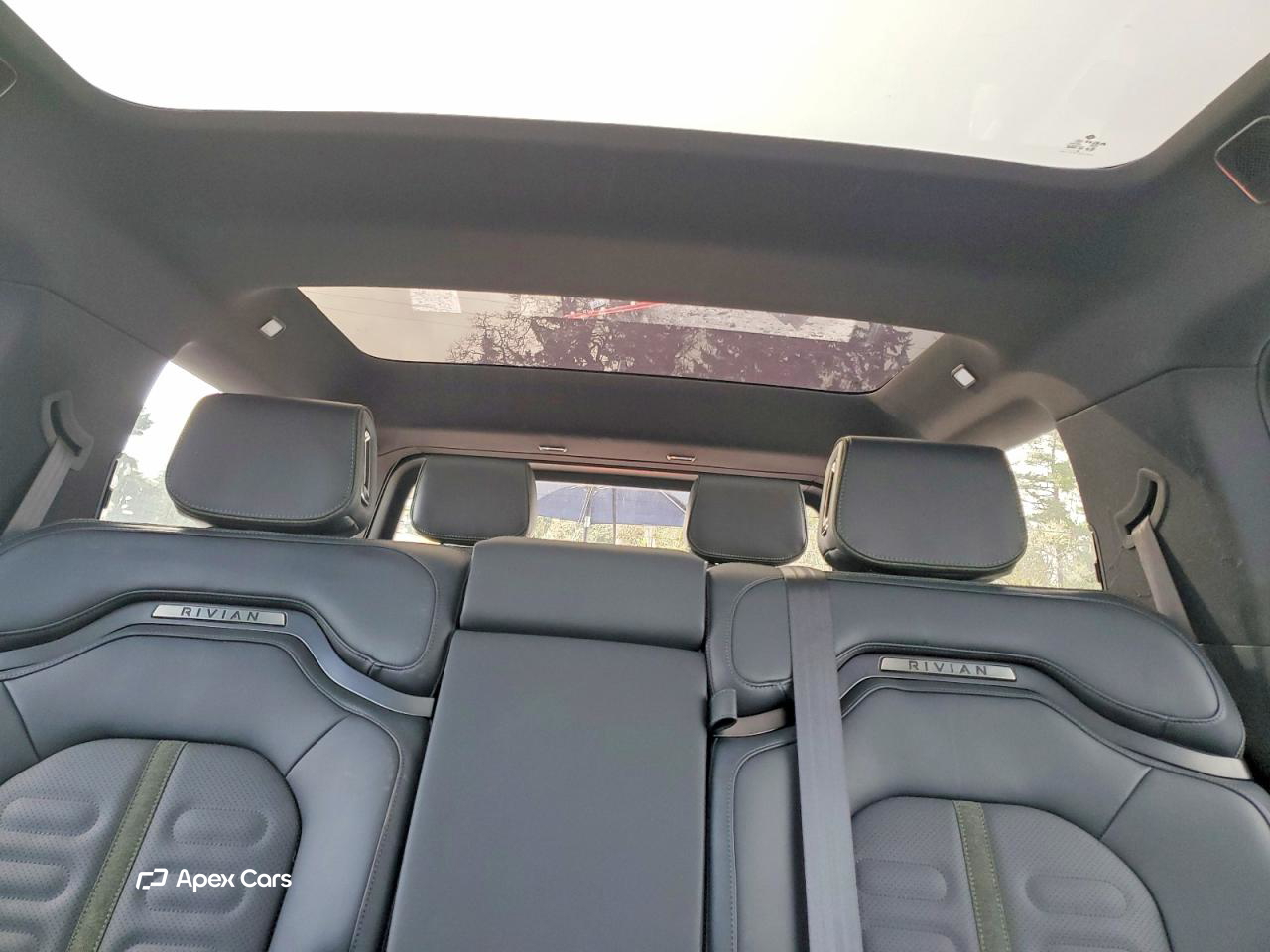 Rivian R1S 2025