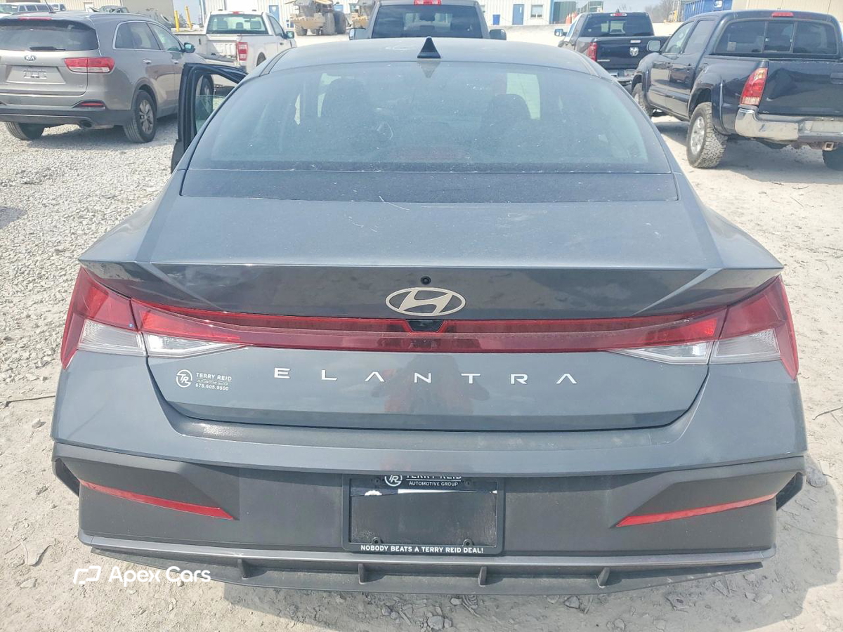 Hyundai Elantra 2025