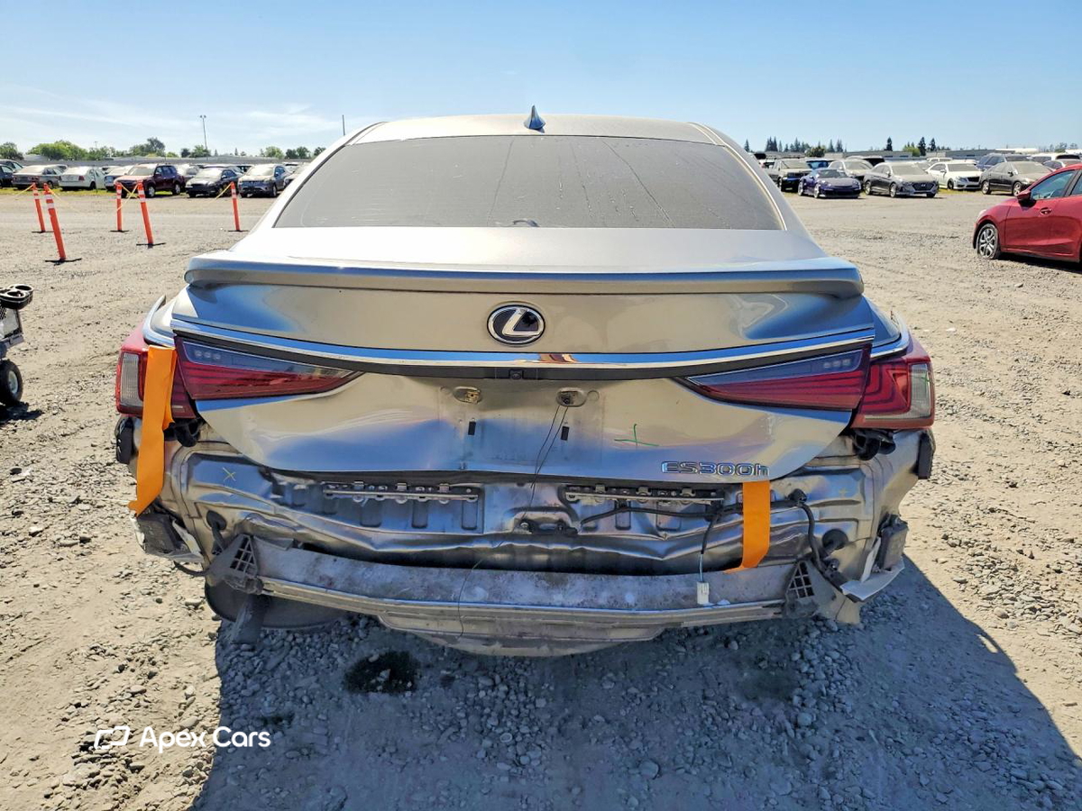 Lexus ES 2020