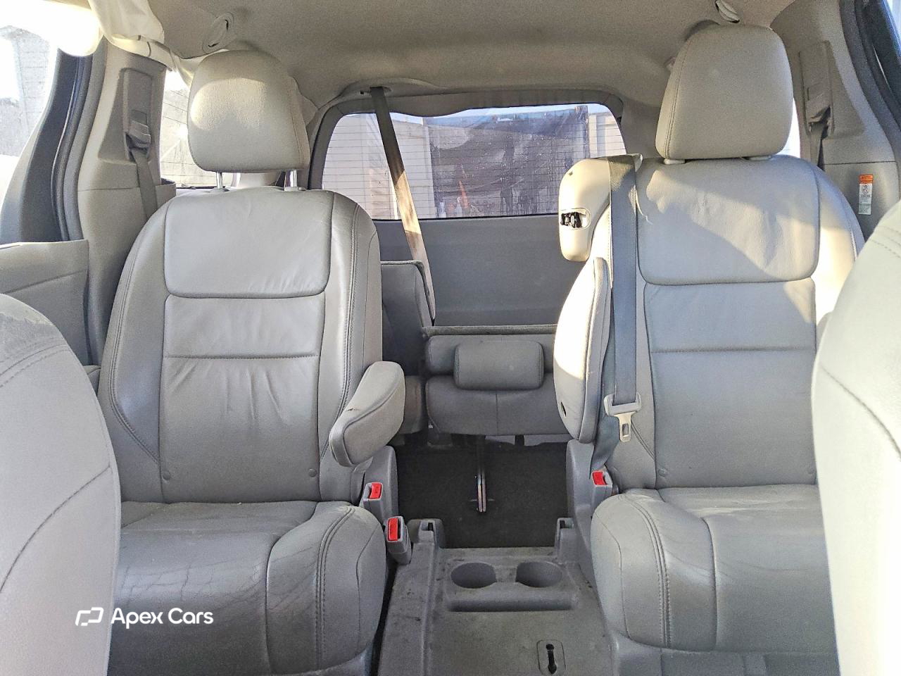 Toyota Sienna 2016