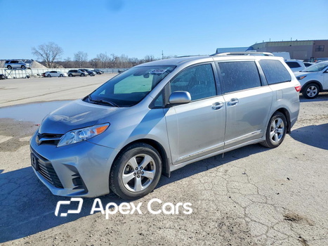 Toyota Sienna 2018 - Image 1 of 13