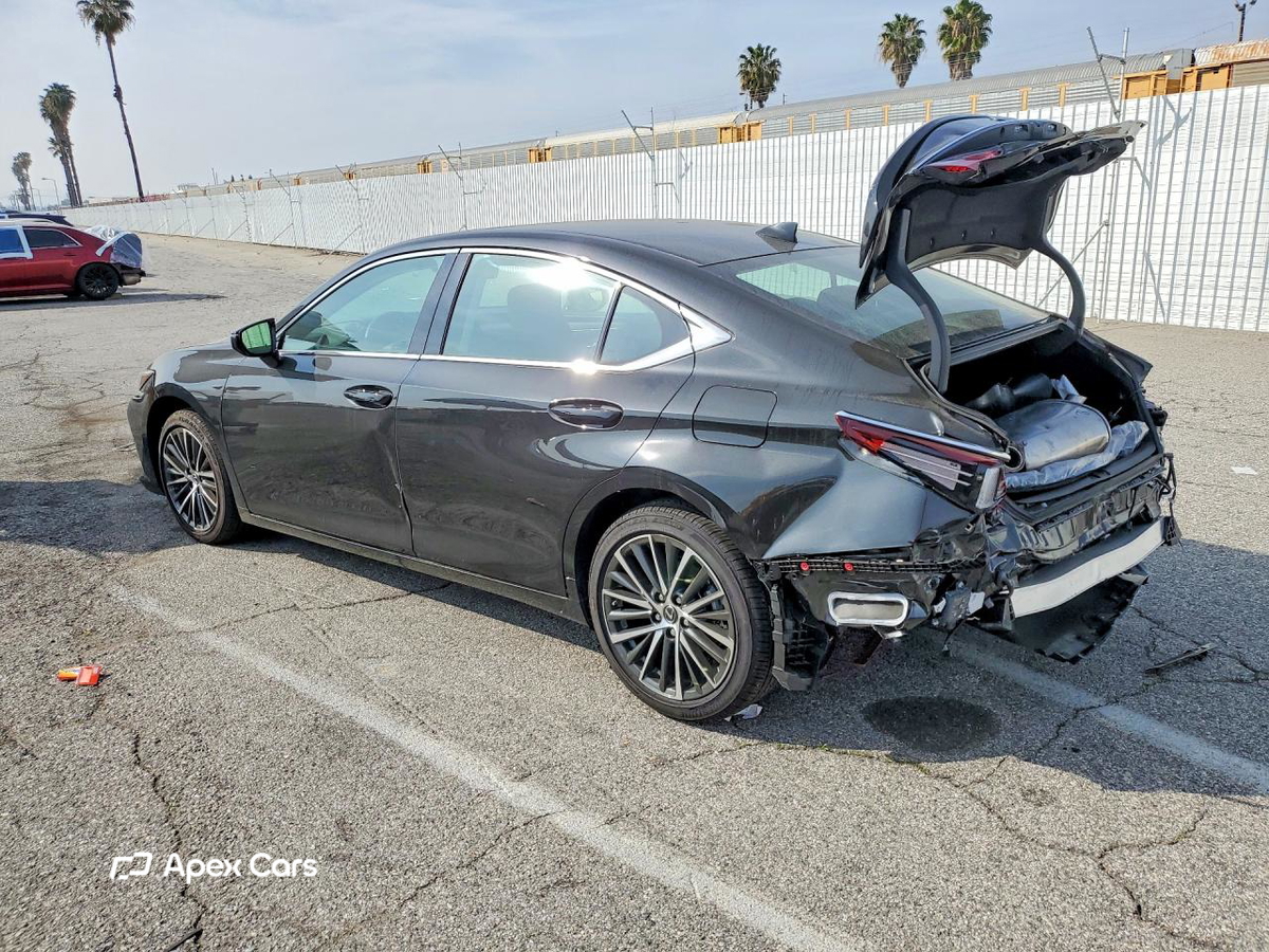 Lexus ES 2025