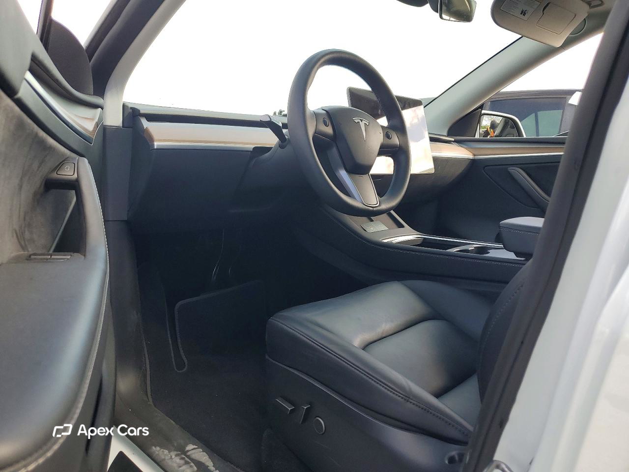Tesla Model Y 2025