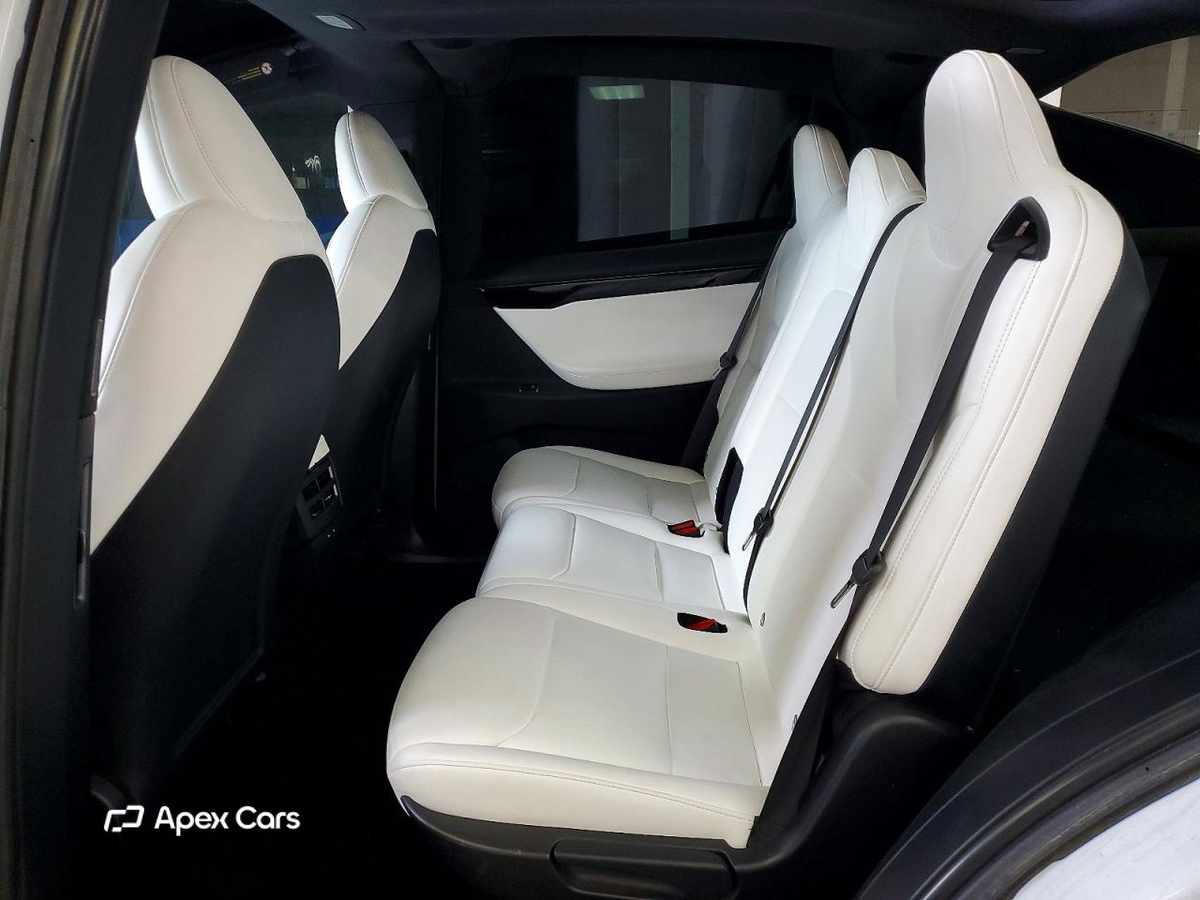 Tesla Model X 2021