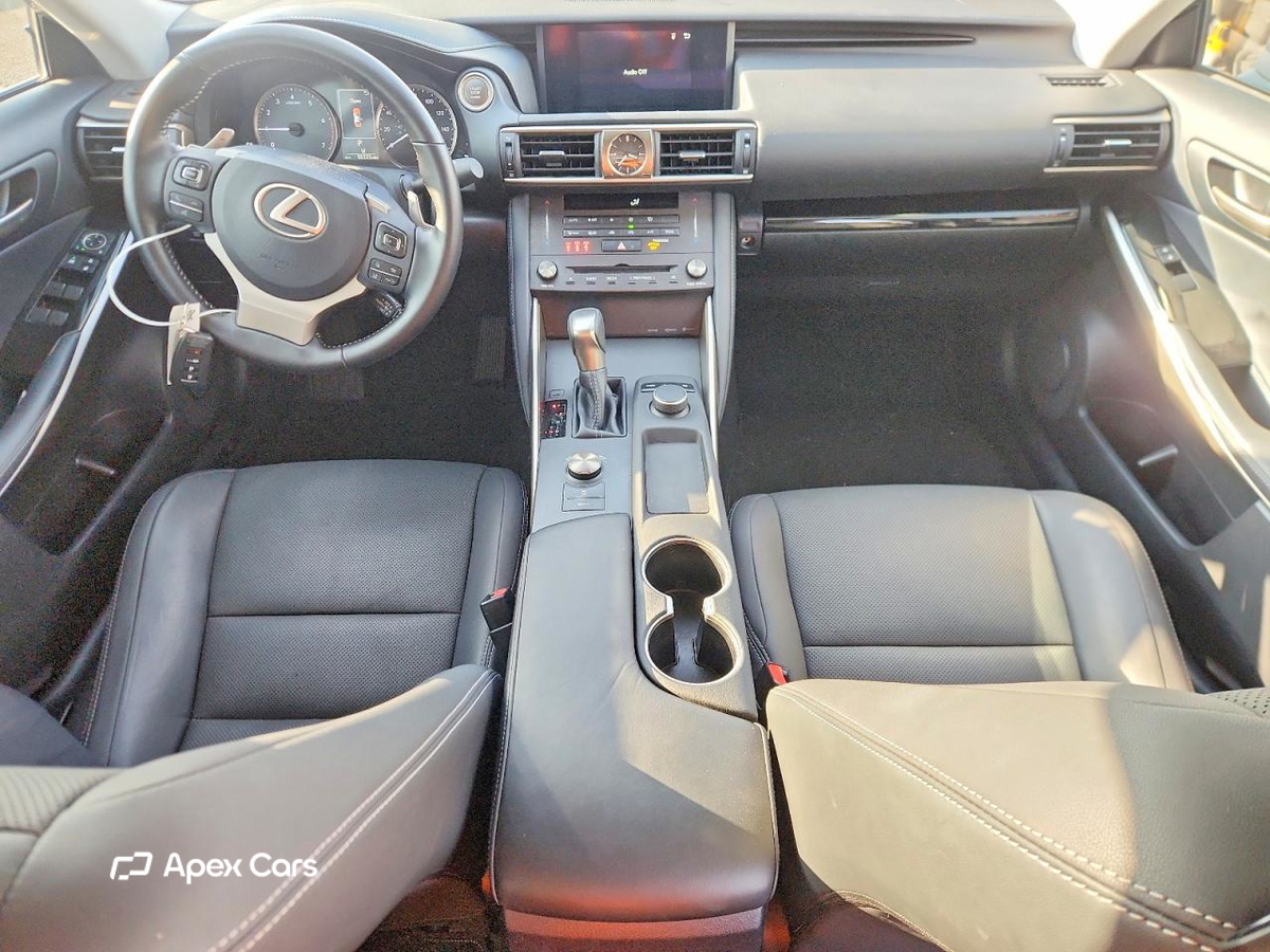 Lexus IS 2019