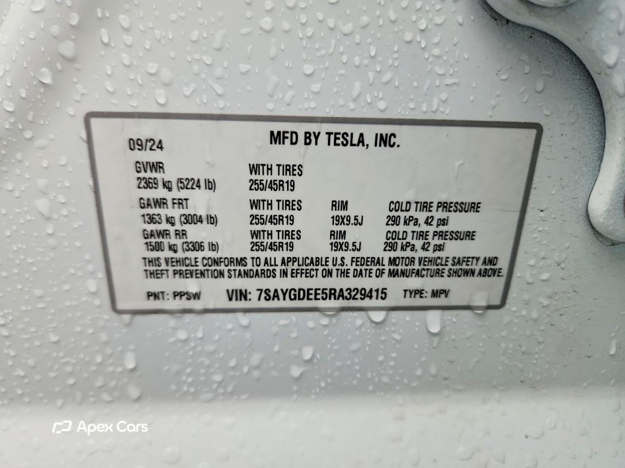 Tesla Model Y 2024