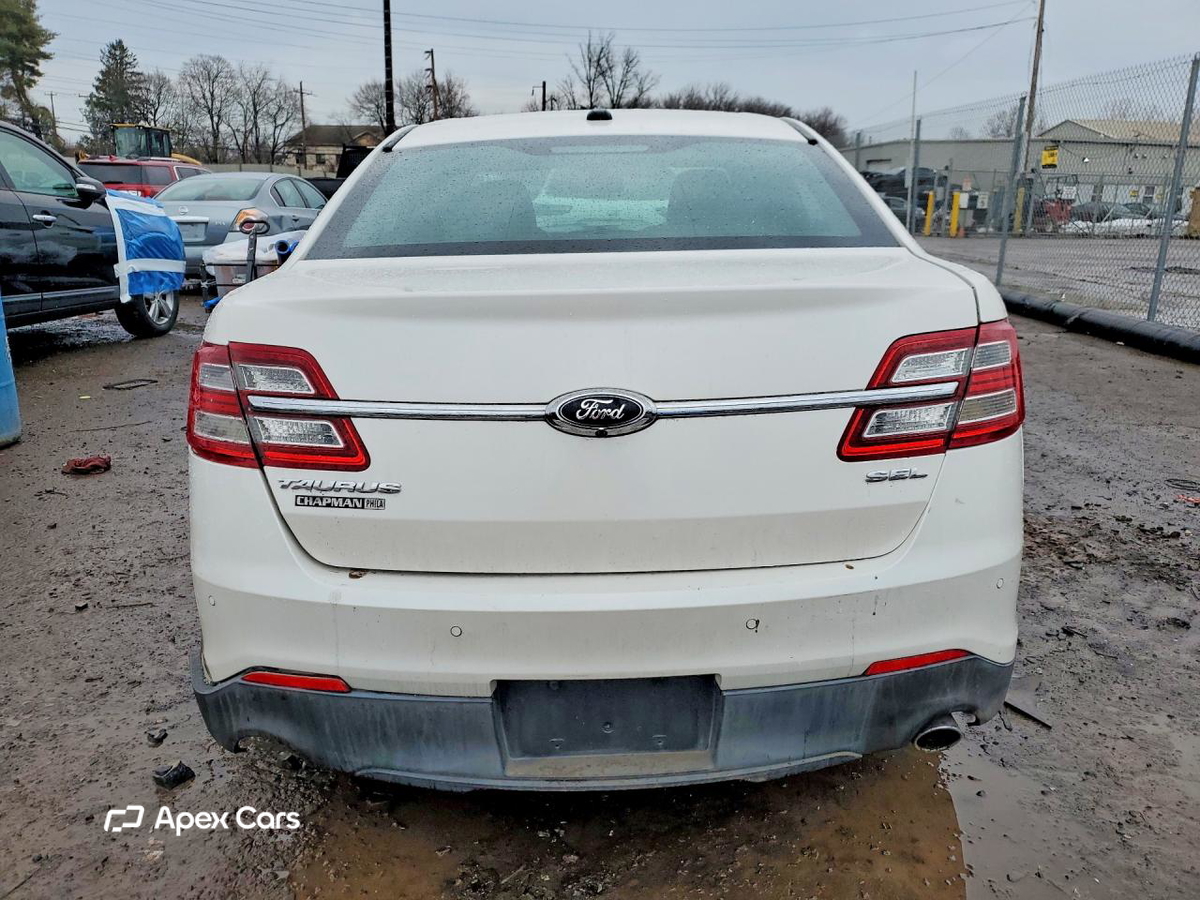 Ford Taurus 2015