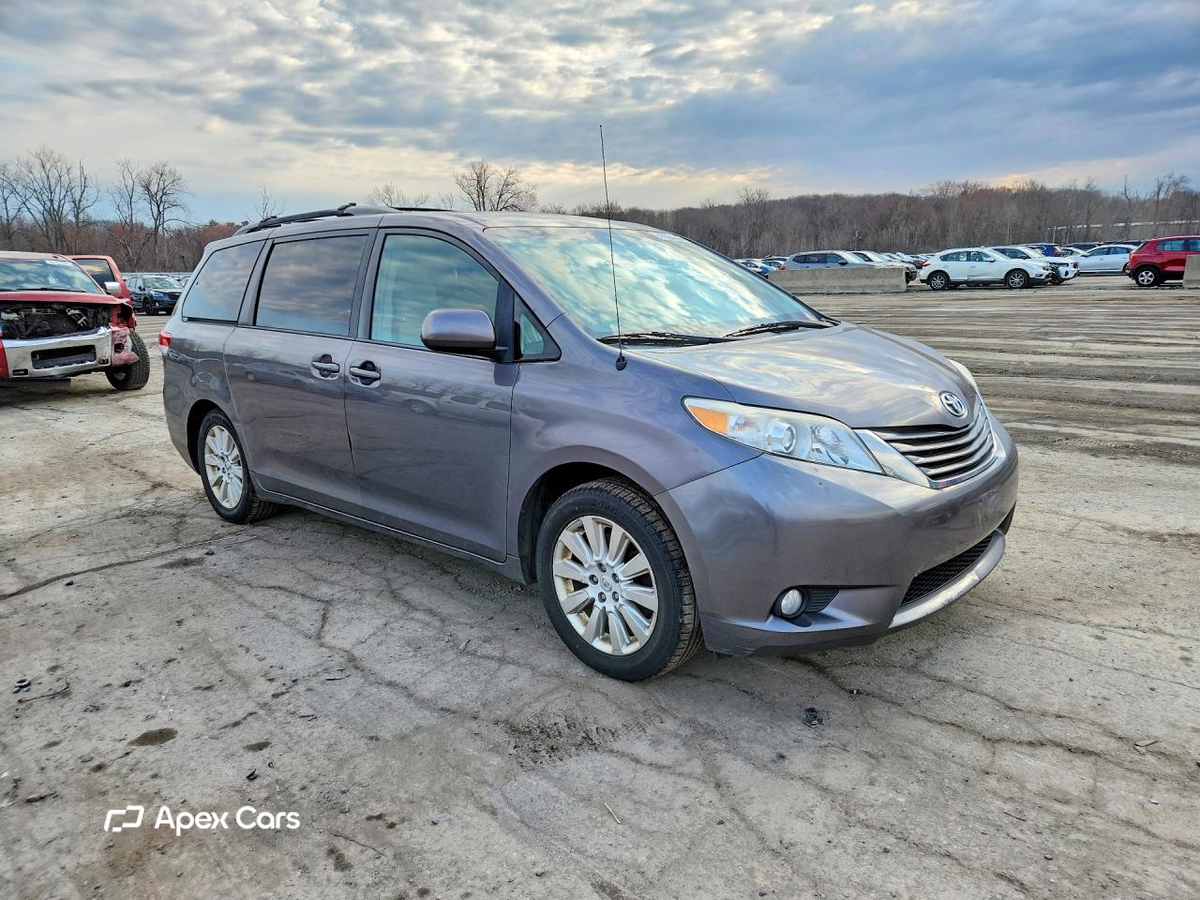 Toyota Sienna 2013