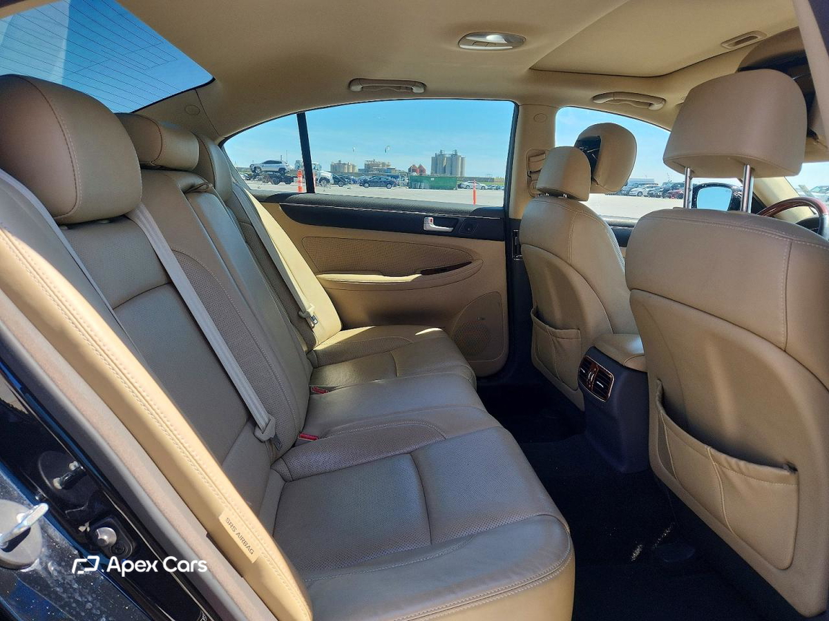 Hyundai Genesis 2012