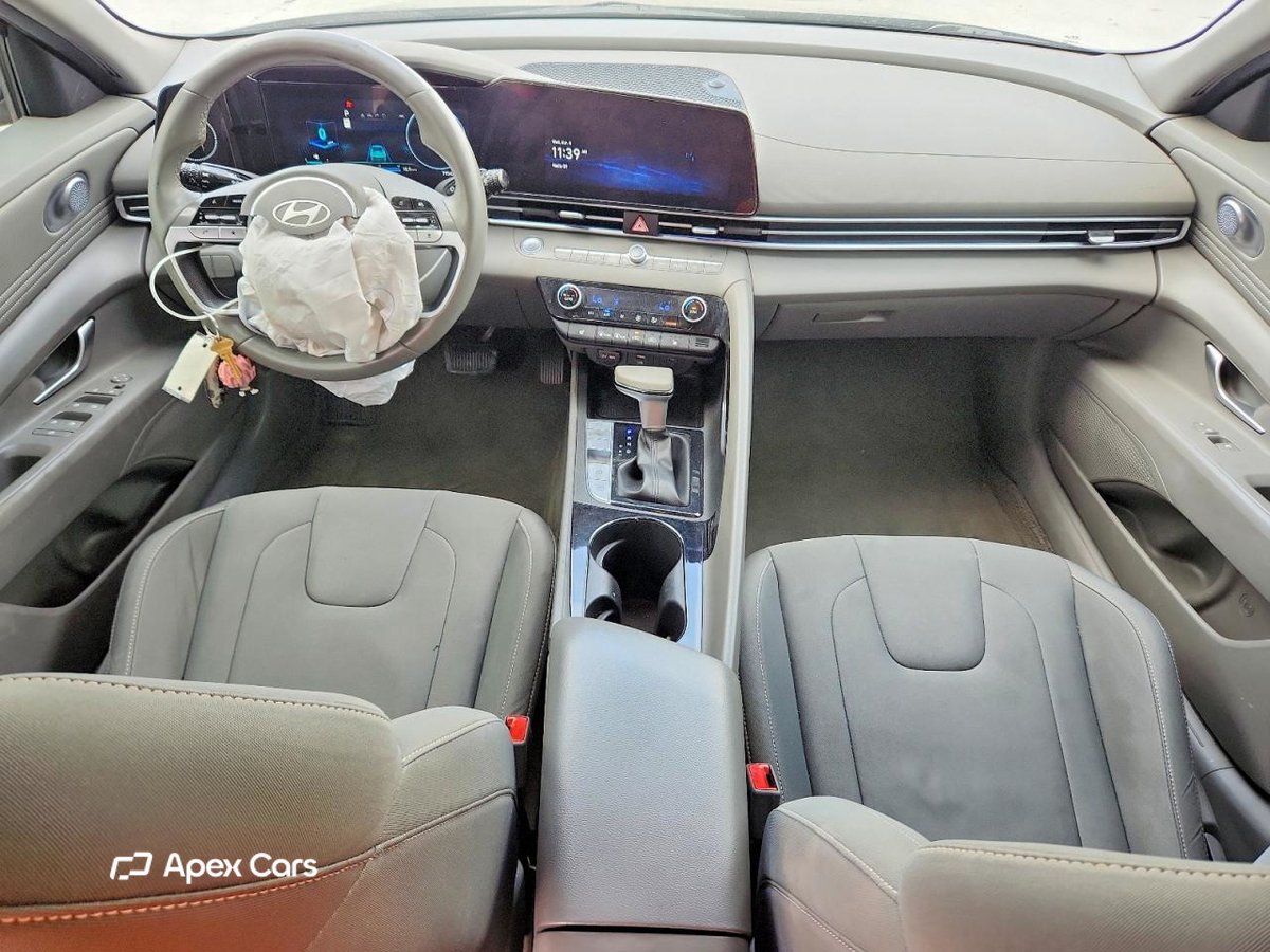 Hyundai Elantra 2024