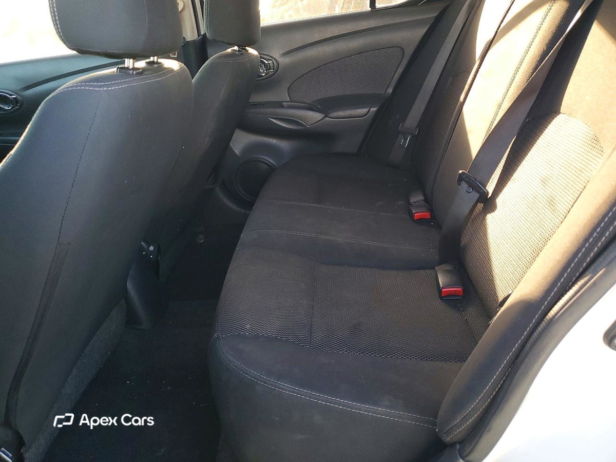 Nissan Versa 2015