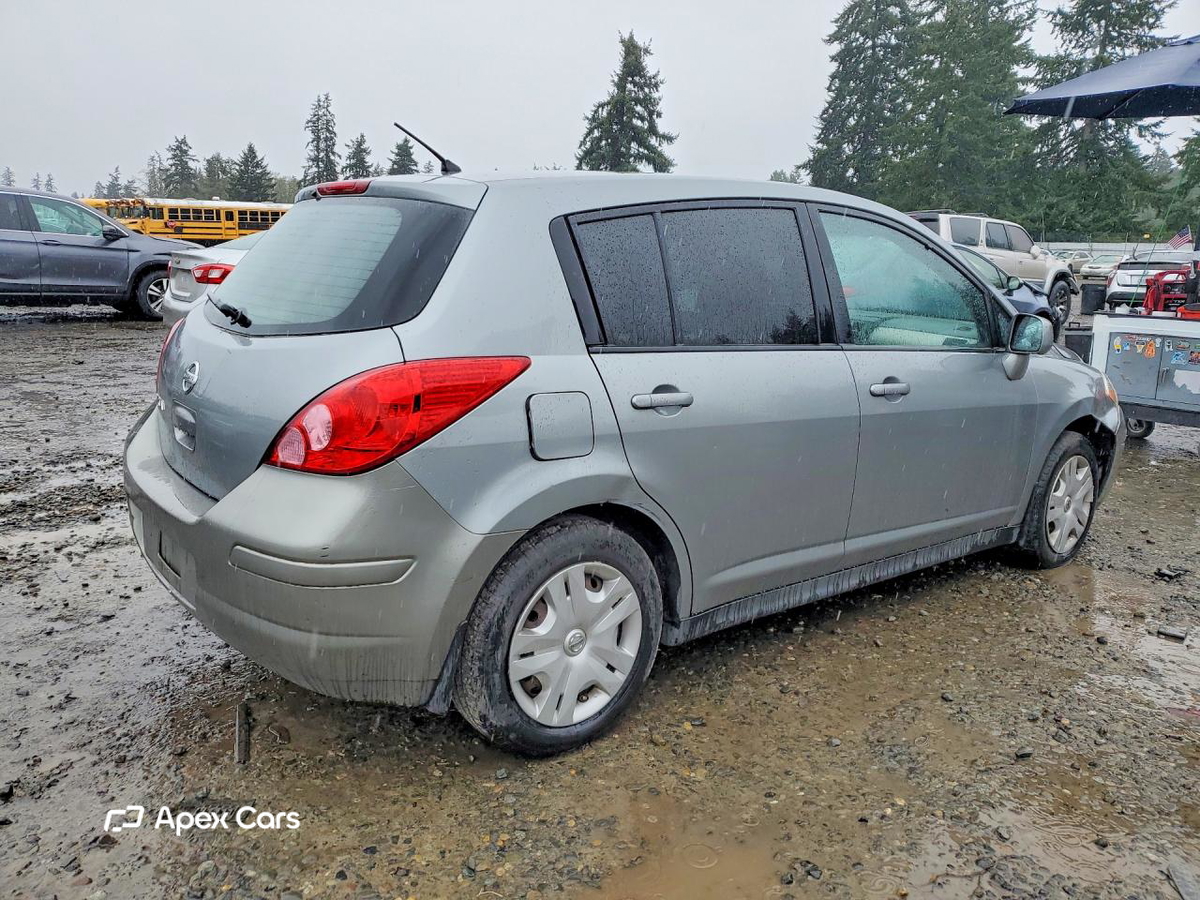 Nissan Versa 2011