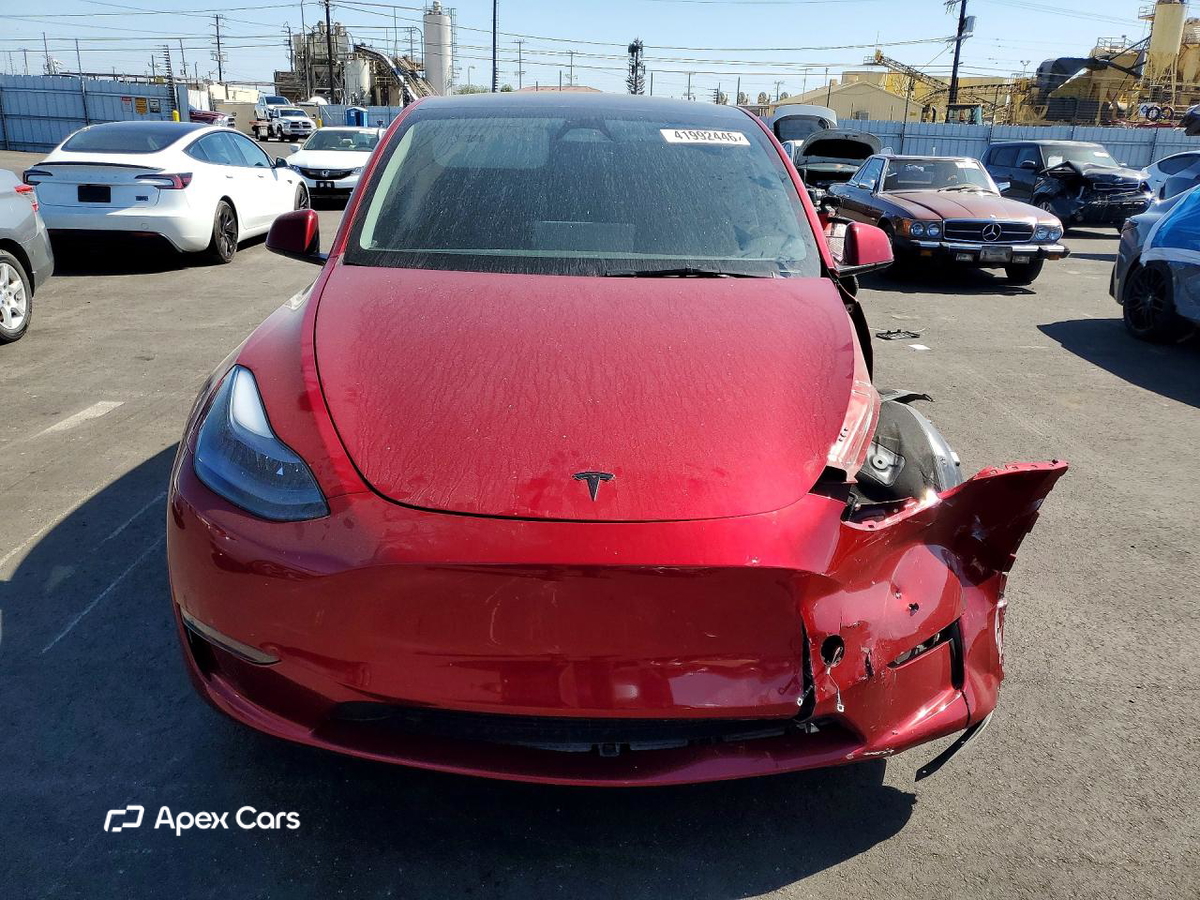 Tesla Model Y 2025