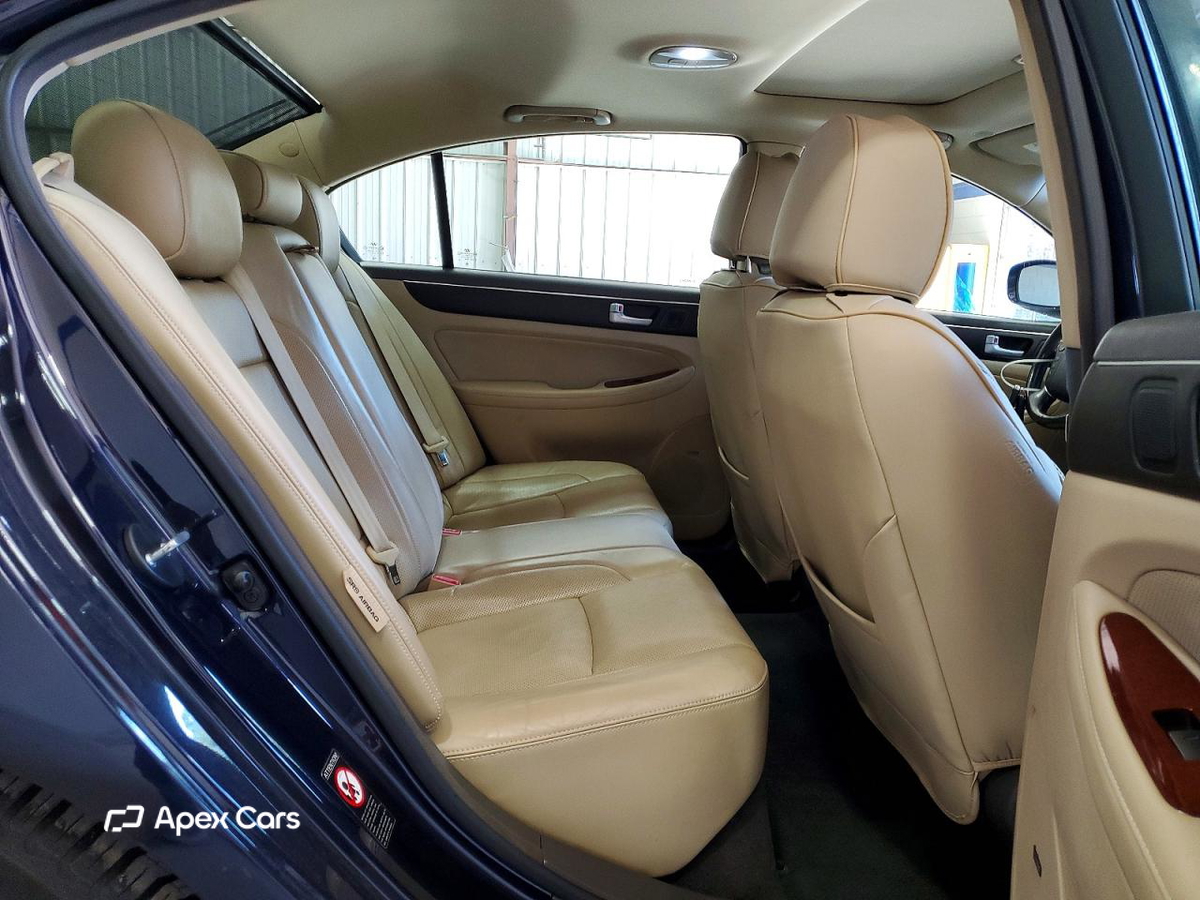 Hyundai Genesis 2012