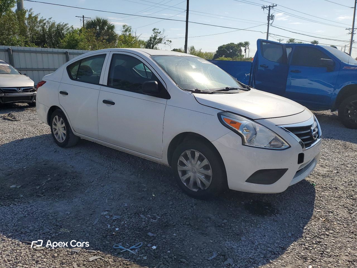 Nissan Versa 2015