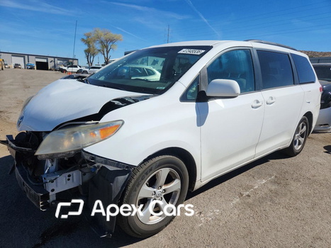 Toyota Sienna 2014 - Image 1 of 13