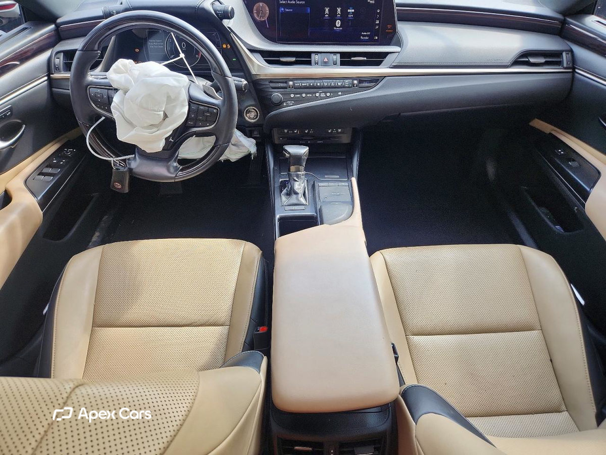Lexus ES 2020