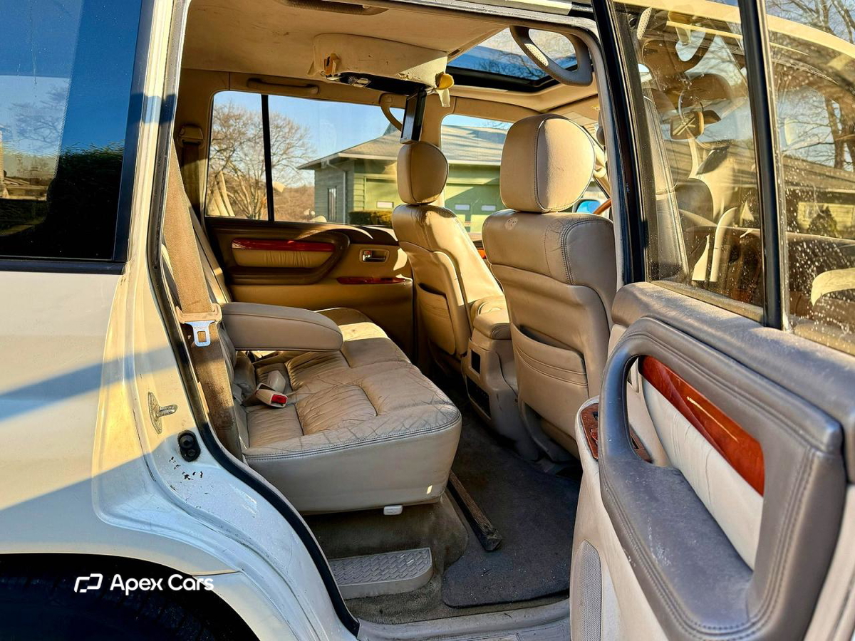 Lexus LX 2000