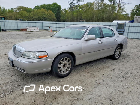 Lincoln Town Car 2011 - Image 1 of 12