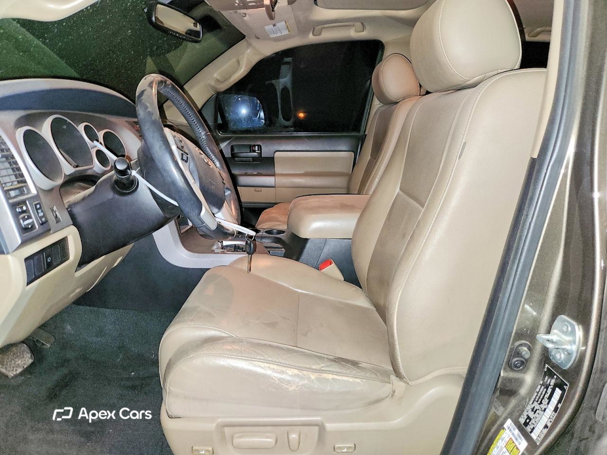 Toyota Sequoia 2016