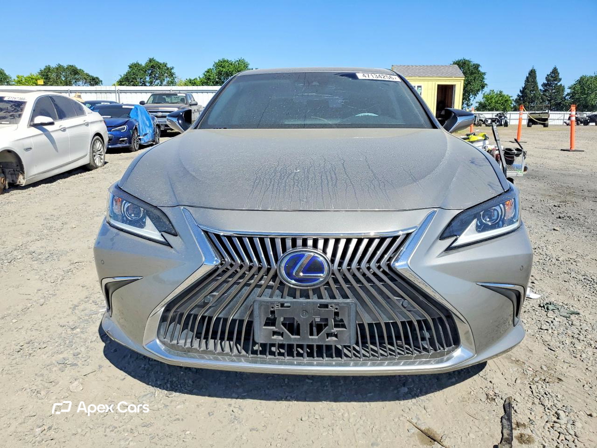 Lexus ES 2020