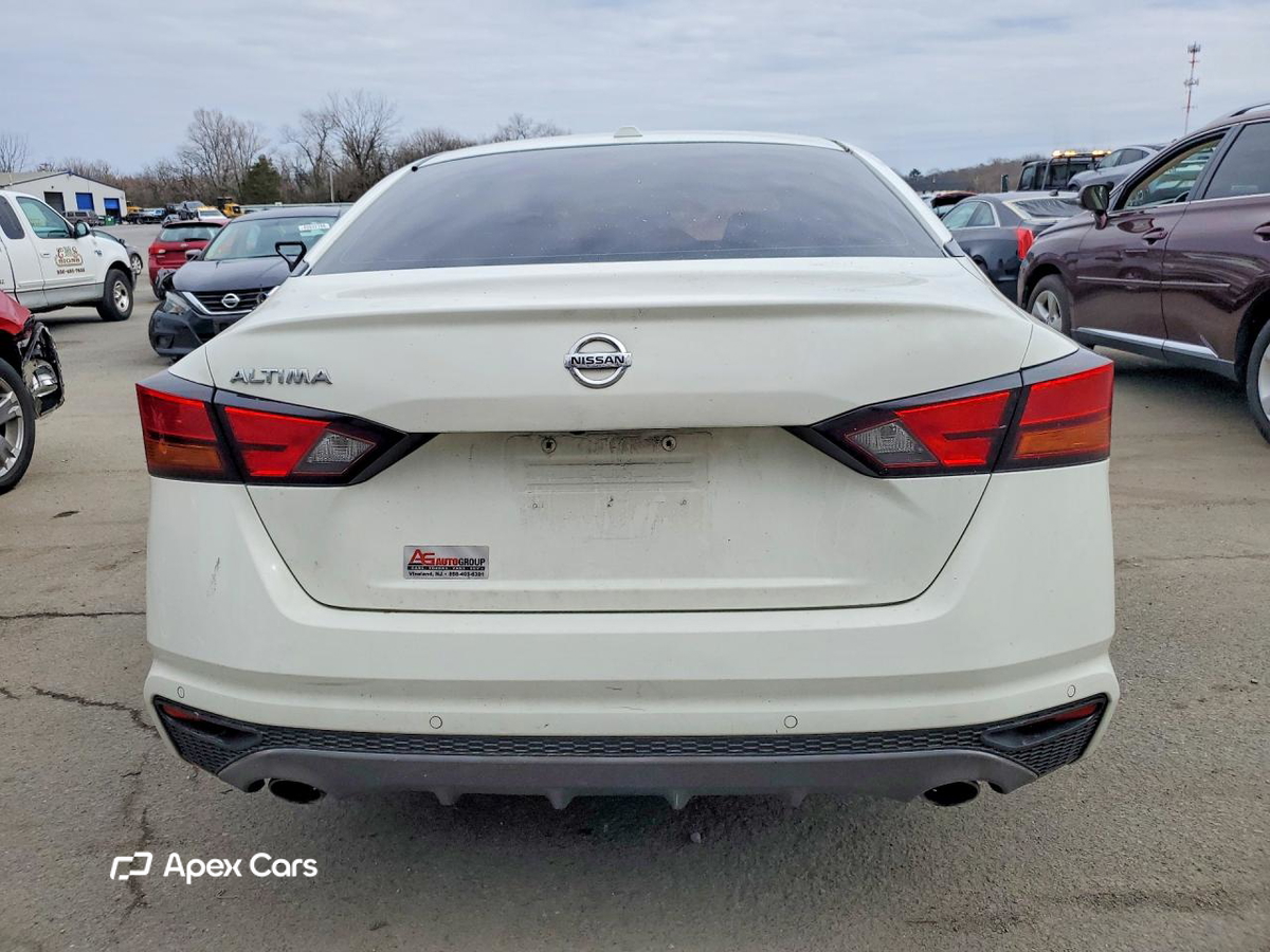 Nissan Altima 2020