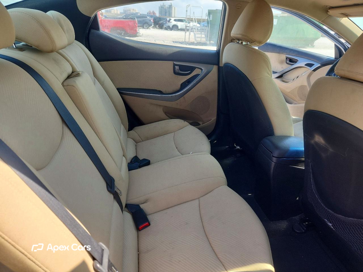 Hyundai Elantra 2012
