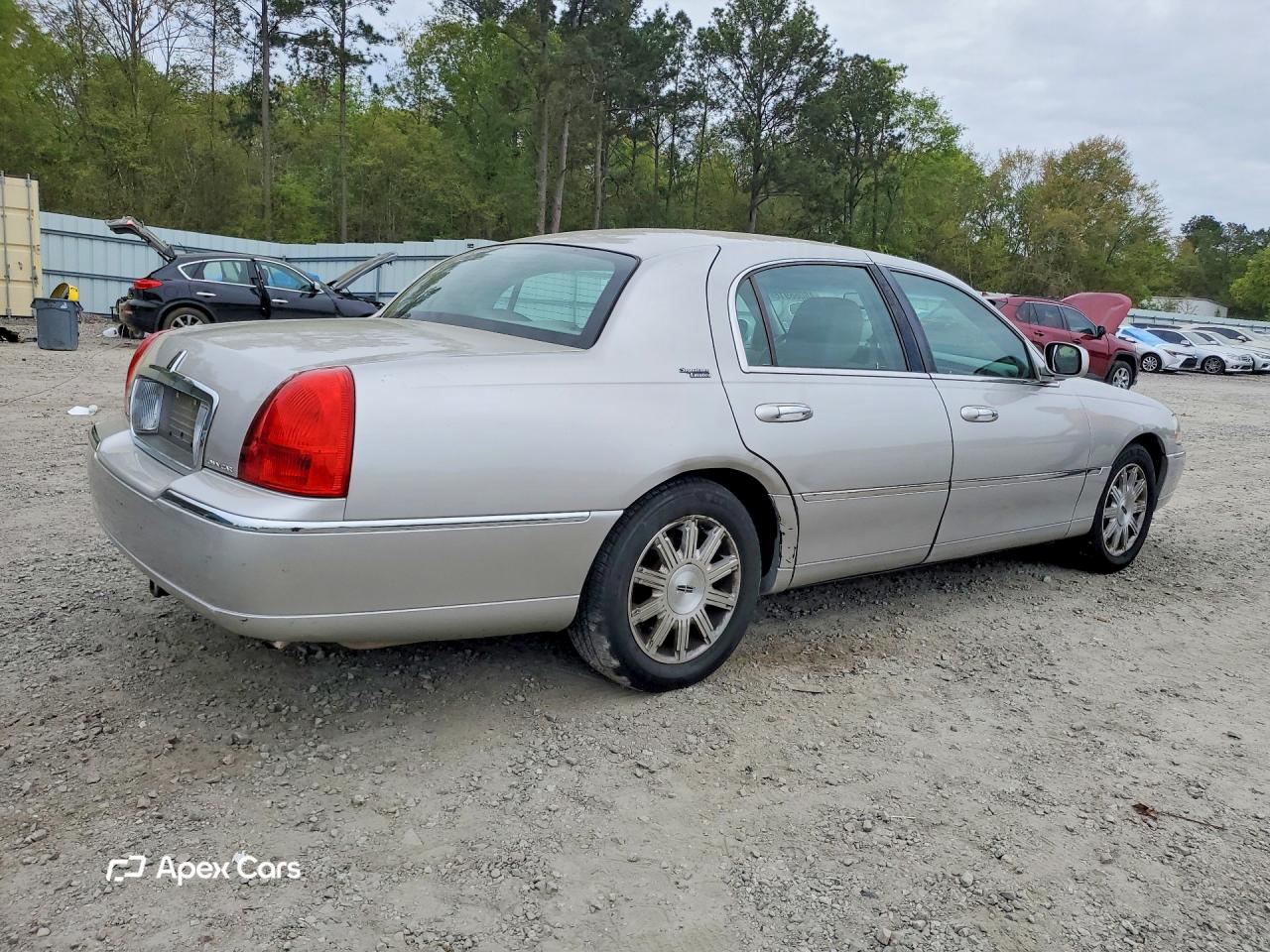 Lincoln Town Car 2011
