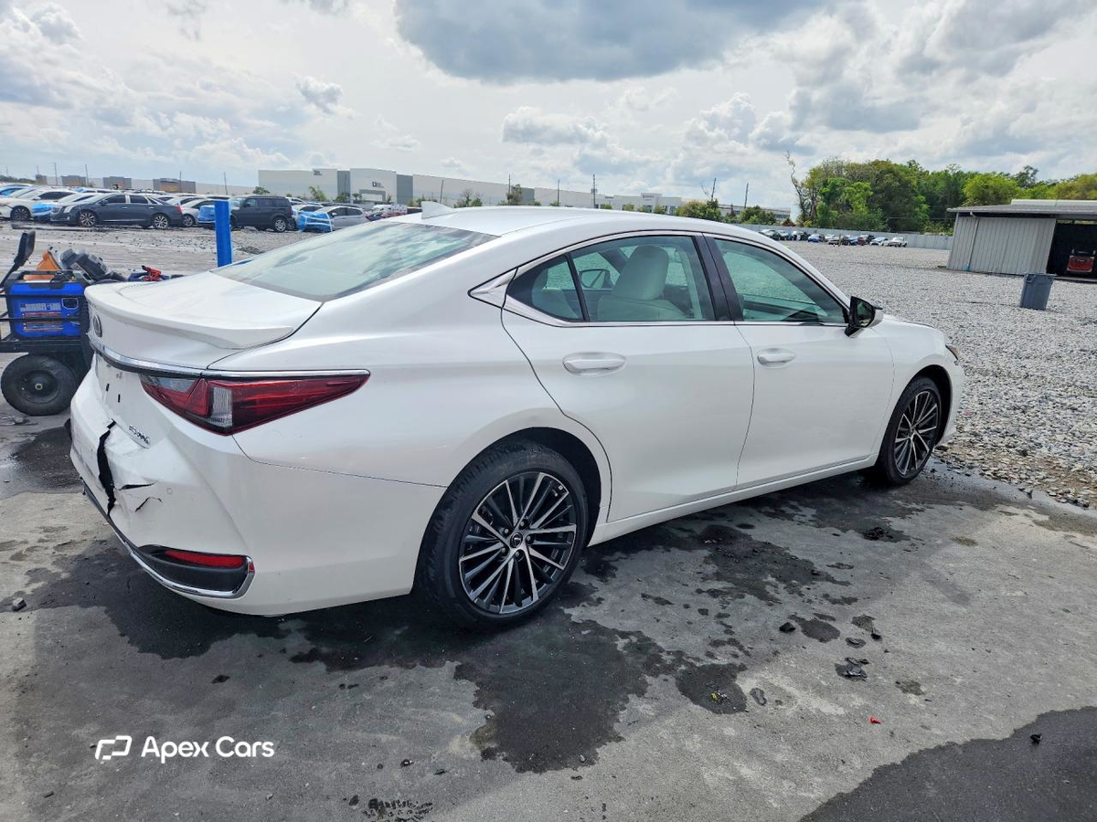 Lexus ES 2025