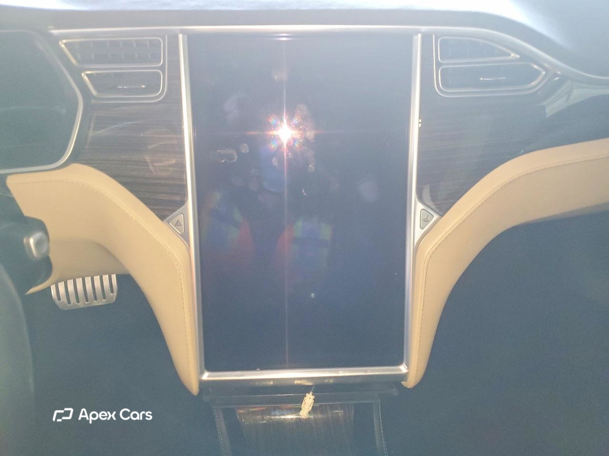 Tesla Model S 2015