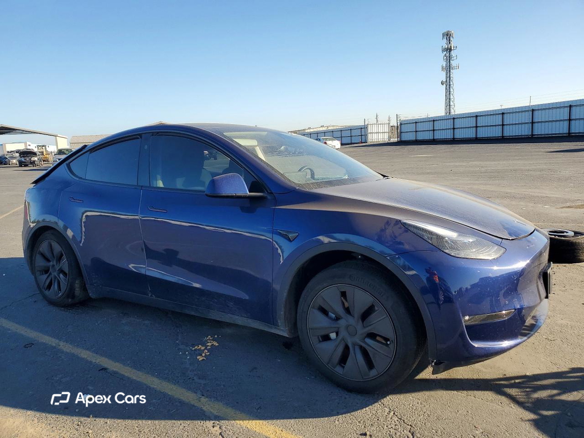 Tesla Model Y 2025