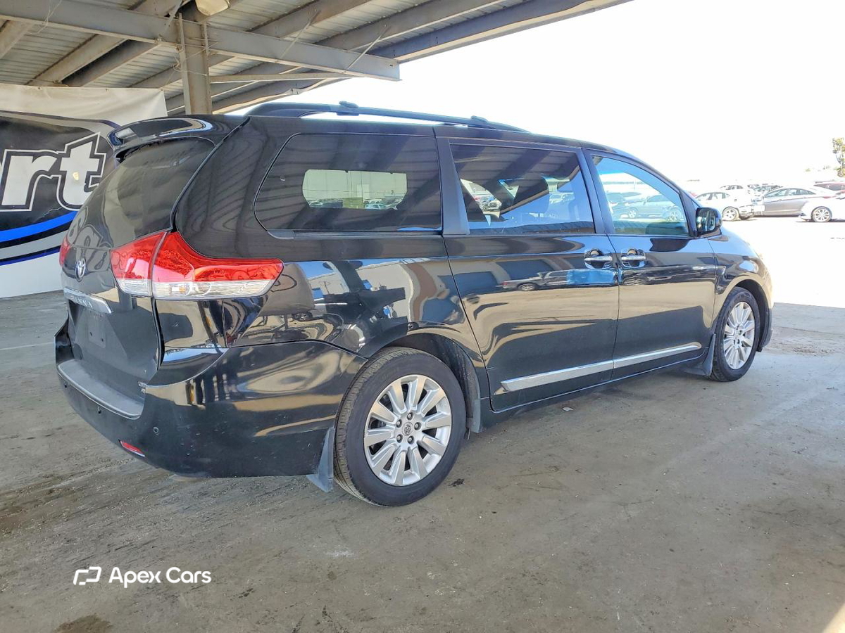 Toyota Sienna 2011