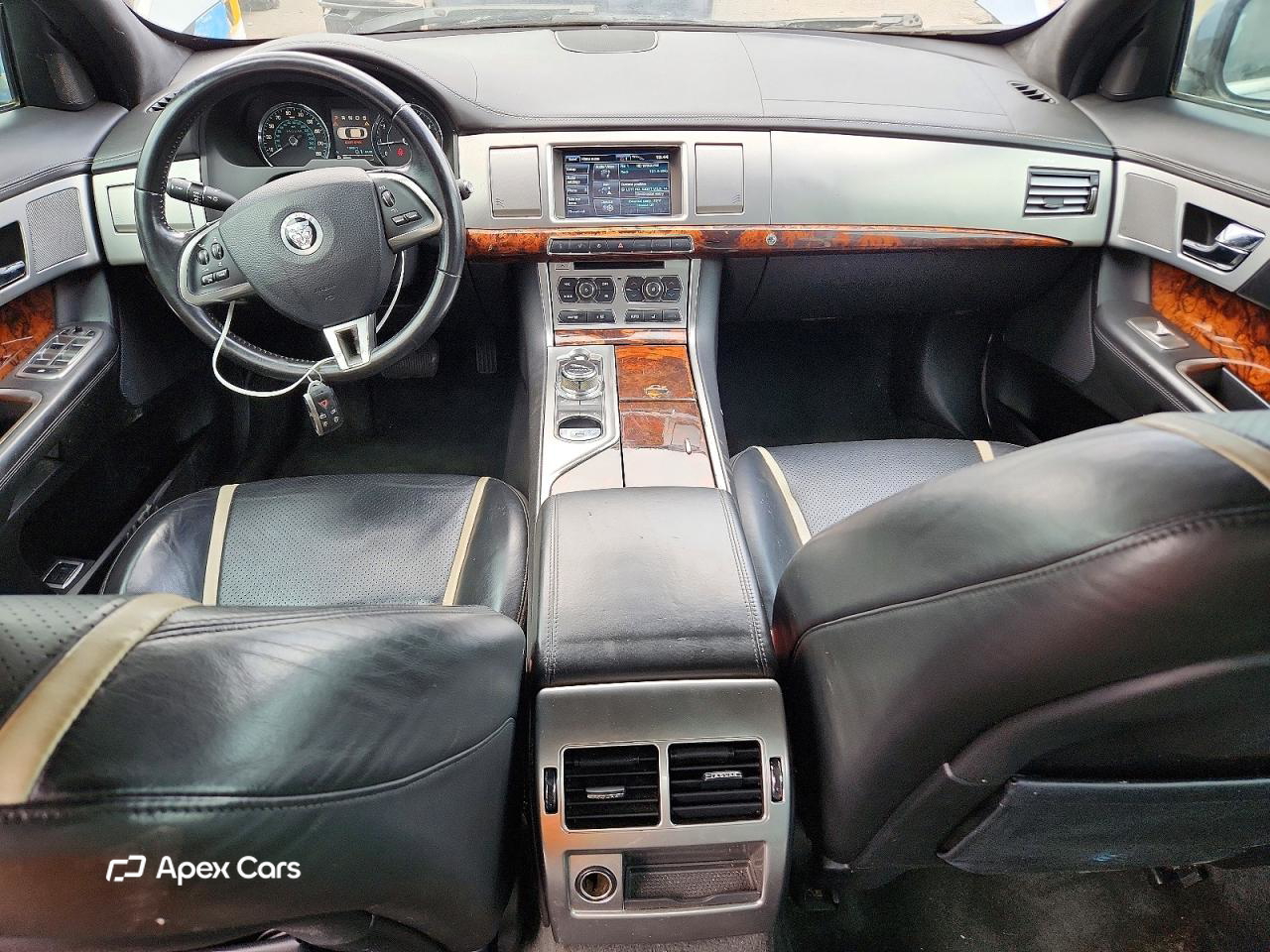 Jaguar XF 2012