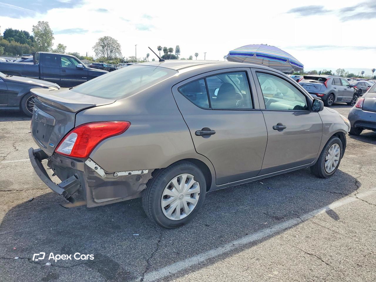 Nissan Versa 2015