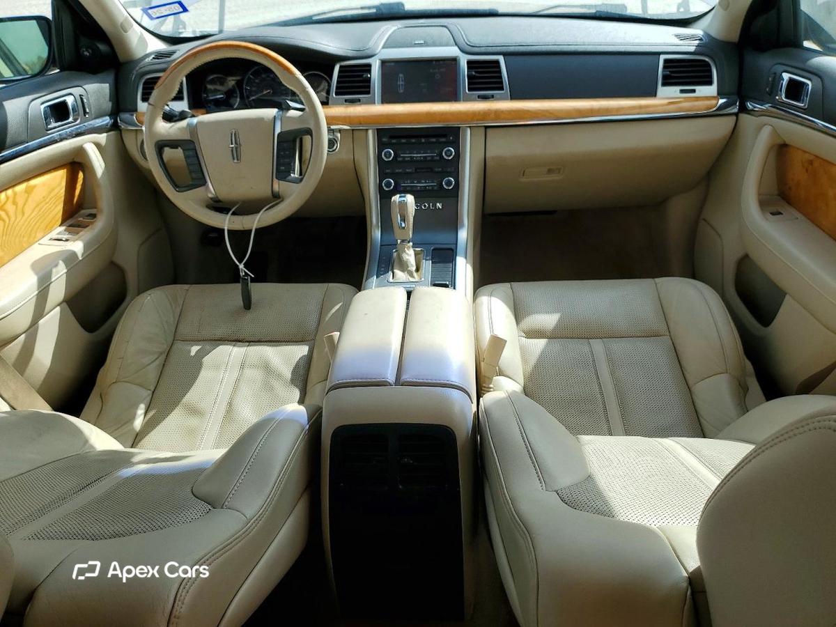 Lincoln MKS 2011