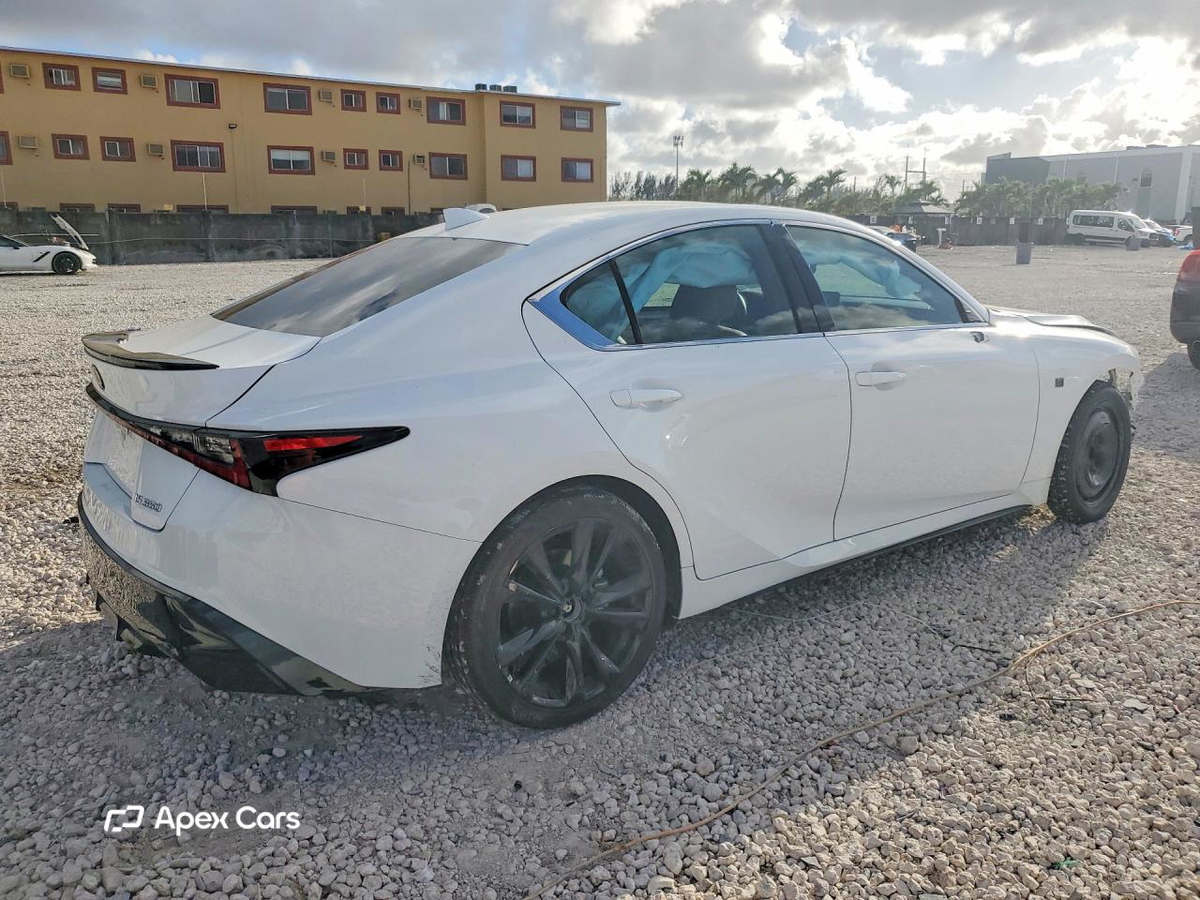 Lexus IS 2024