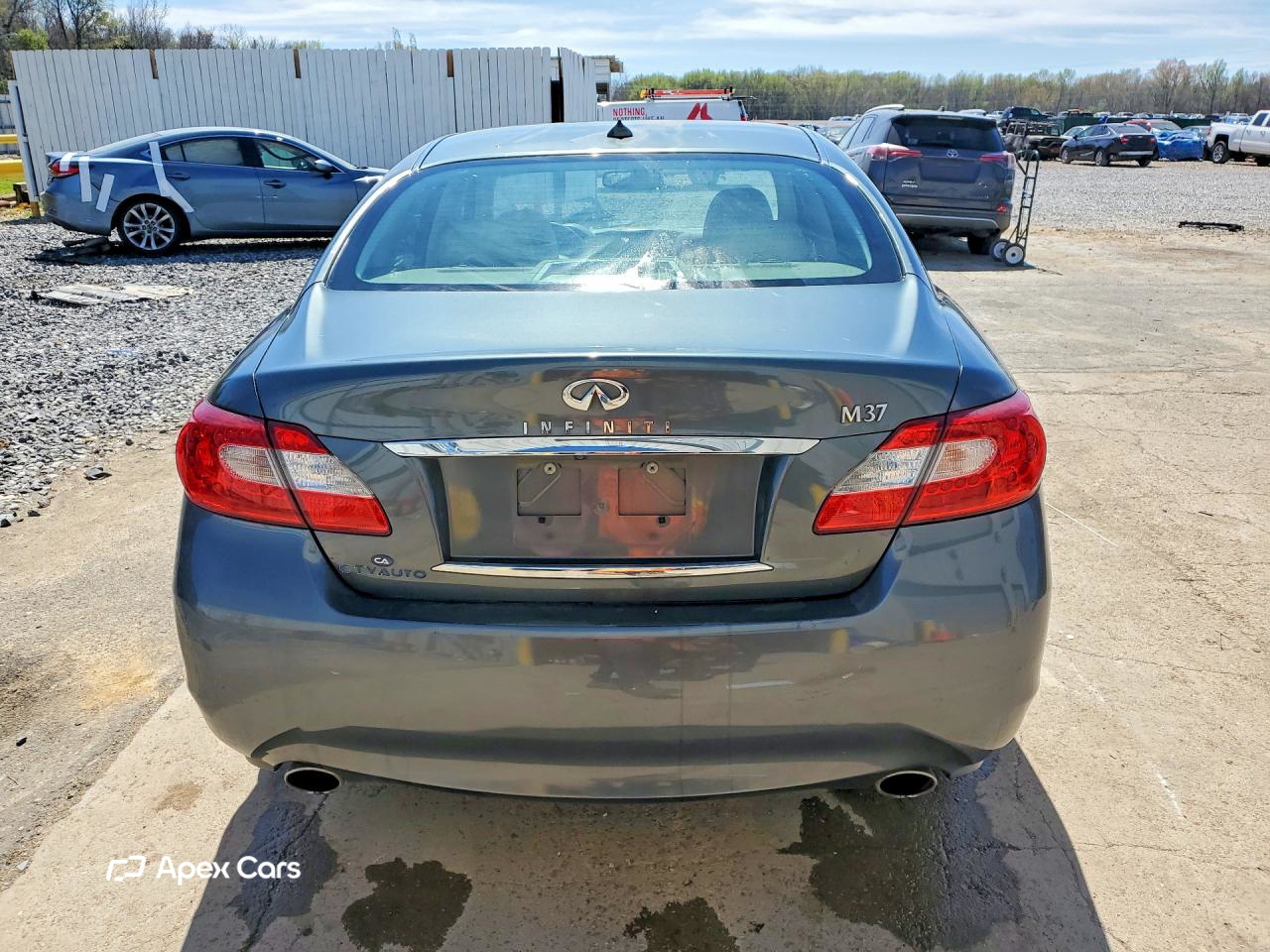 Infiniti M 2012