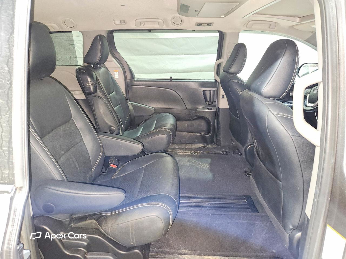 Toyota Sienna 2015