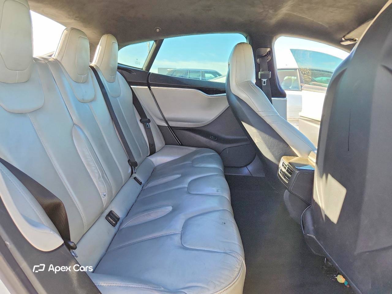 Tesla Model S 2015