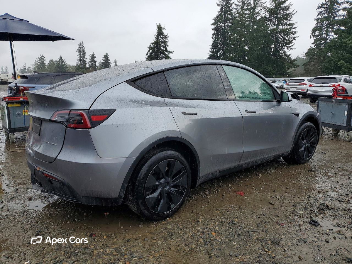 Tesla Model Y 2025