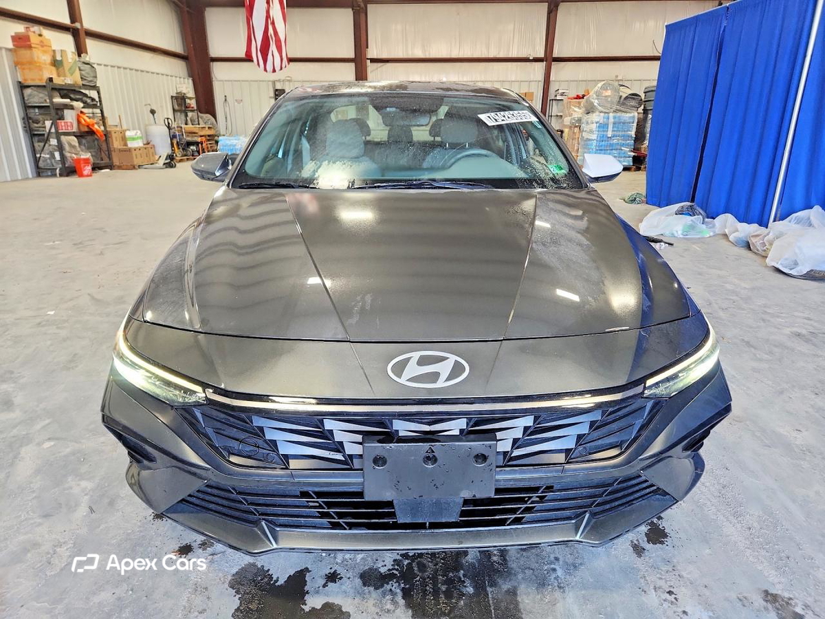 Hyundai Elantra 2025