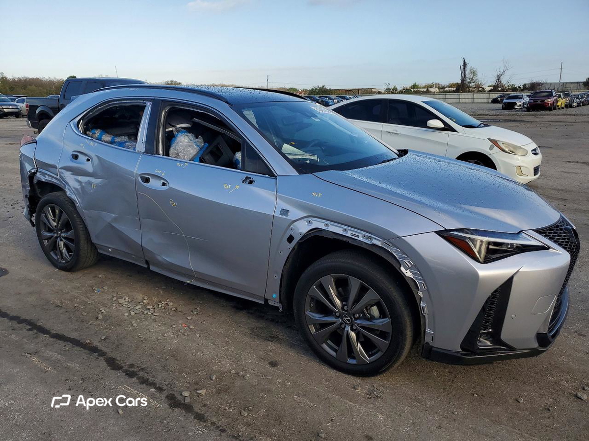 Lexus UX 2024